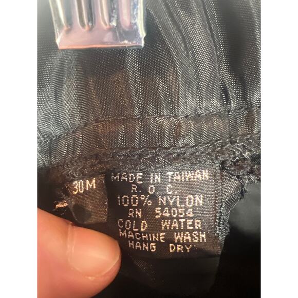 Bugle Boy Made in Taiwan Nylon Utility Cargo Zipper Pants Vintage Y2K VTG 90s - Picture 8 of 10